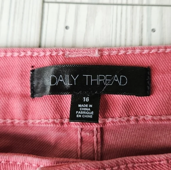 Daily Thread High Rise Cropped Ankle Flare Jeans in Jolie Clay Wash Size 16 NWOT - Picture 5 of 11